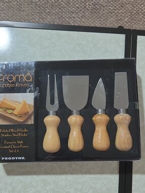 Froma Cheese Knives Set with Wood Handles - Natural Wood and Silver